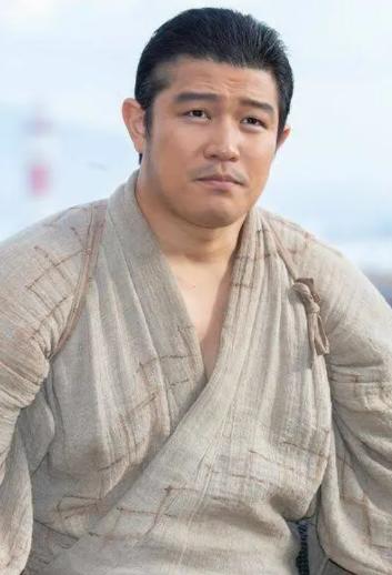 俳優・鈴木亮平さん、役作り凄すぎて、まさにカメレオン俳優！