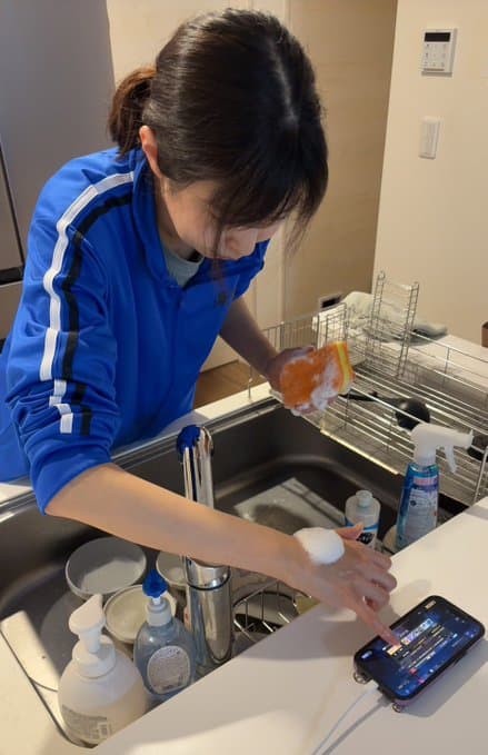 地味ハロウィン傑作選まとめ:家事しながらソシャゲ周回するオタク