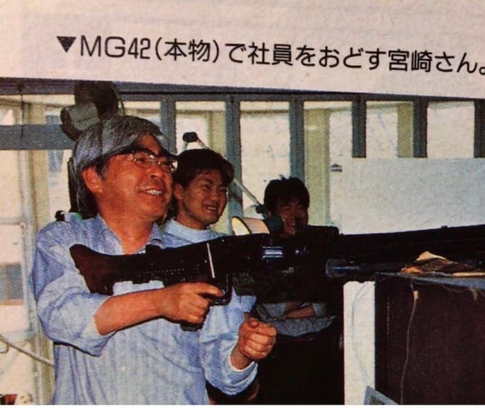 爆笑！おもしろ画像まとめ：MG42(本物)で社員をいじる宮崎駿さん