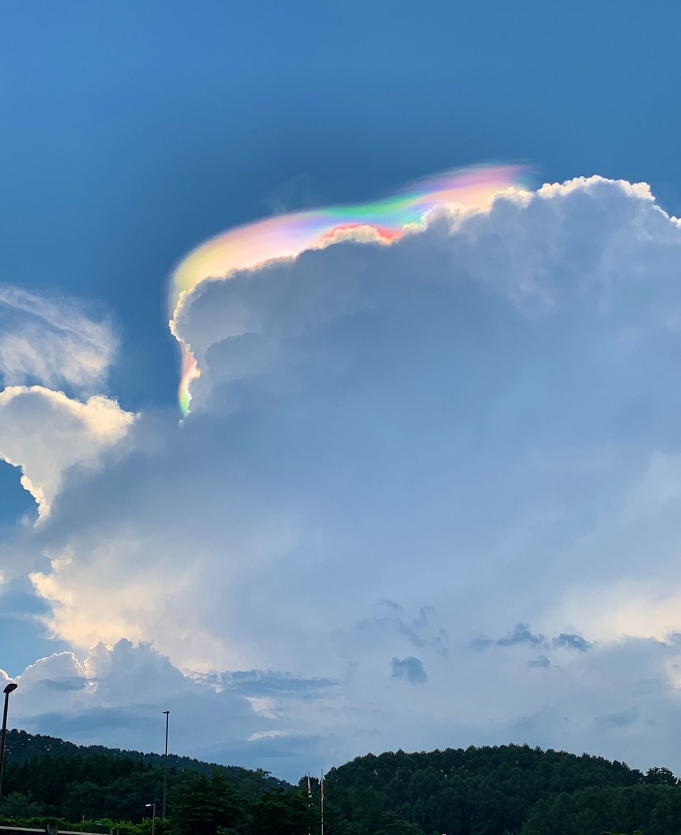 神秘的で奇跡を感じる写真・画像まとめ：虹色のベールのような彩雲（長野県諏訪市）
