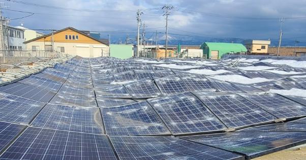 雪国で太陽光発電ソーラーパネルを設置した末路→ネット民「ソーラー言わんこっちゃない」