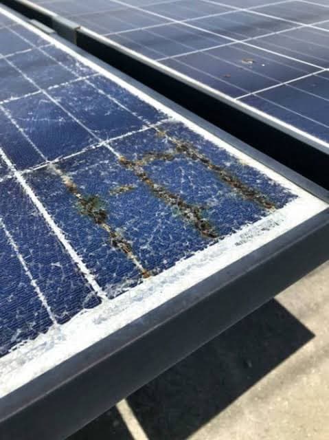 太陽光パネルは、現代の技術では処分できません。再利用不可で産業廃棄物となります。