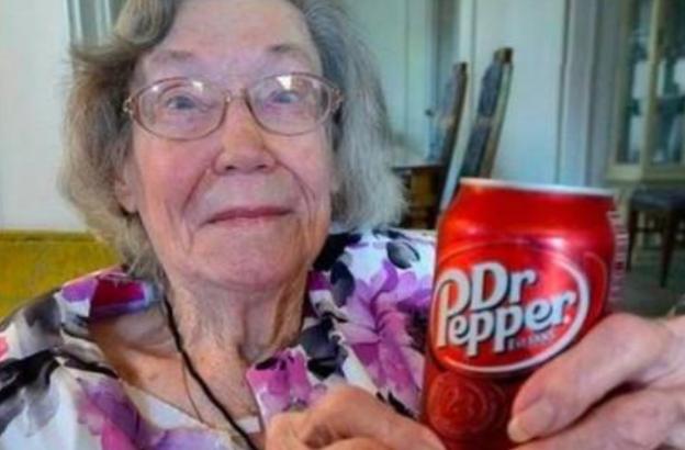 1日3本40年以上ドクターペッパーを飲んでる100歳超えのおばあちゃんエリザベス・サリバンさんの名言「飲むなと忠告した医者は皆死んだ」