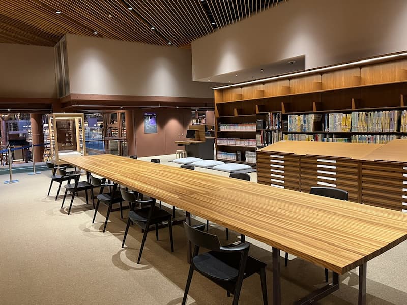 新しくできた石川県立図書館が映画やゲームに出てくるような美しさ