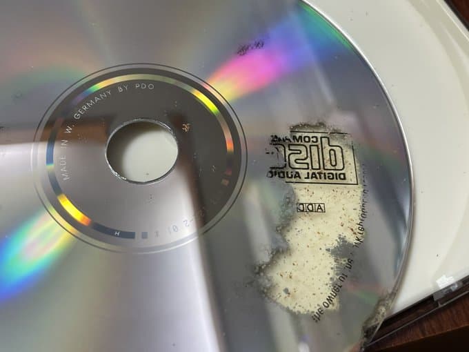 40年経ったCDは、取り出すも再生できず・・・今こそ向き合いたい「CD劣化問題」