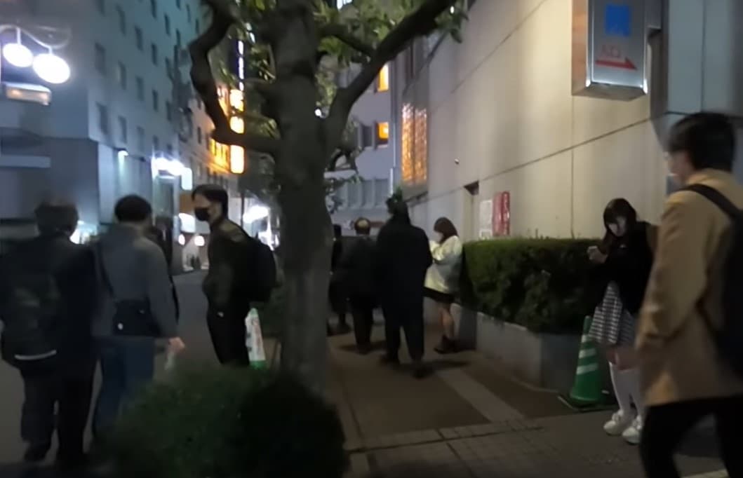 【動画有】歌舞伎町「大久保公園」での「立ちんぼ（パパ活）」の現状。「トー横キッズ」も流入！？