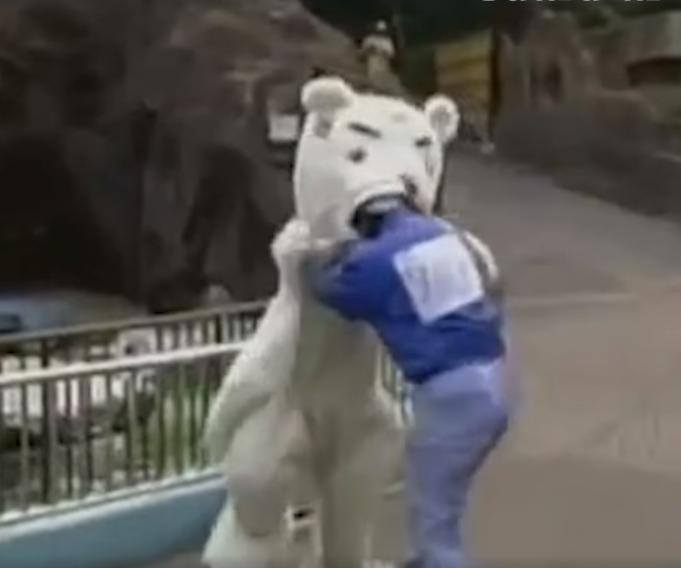 上野動物園と多摩動物公園での着ぐるみを用いた「猛獣脱出対応訓練」が面白い