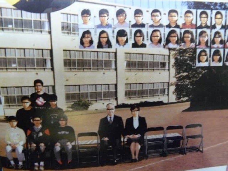 【木村学級】あまりに不穏な卒業アルバム集合写真→学校に対するボイコットにより、生徒６人以外、全員欠席