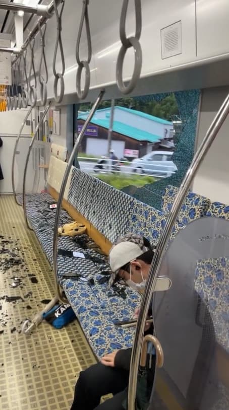 JR九州・香椎線で電車走行中に車両の窓ガラスが割れる事態に！投石だという証言も！