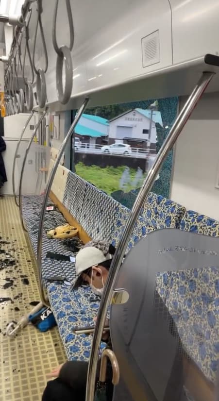 JR九州・香椎線で電車走行中に車両の窓ガラスが割れる事態に！投石だという証言も！