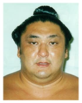 「誰でも良かった」相撲部屋の勝ノ浦親方（身長183cm、体重158kg）に殴りかかった無職を逮捕！