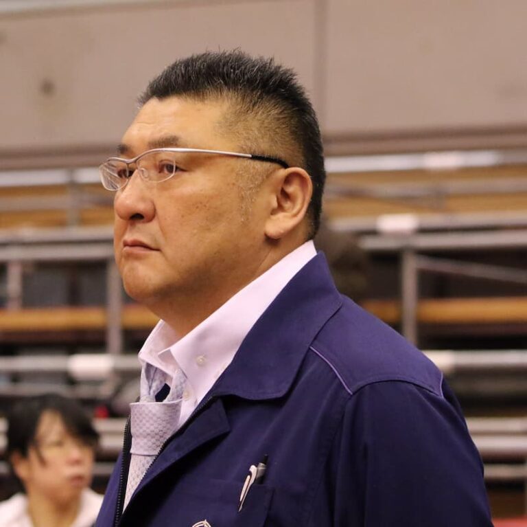 勝ノ浦親方(元北勝鬨)身長183cm、体重158kg