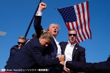 アメリカの通販サイトさん、トランプ前大統領銃撃事件を受けて、早速「トランプ生存Tシャツ(Trump Defiant T-Shirts)」を発売して、資本主義の王者の貫禄を見せつける